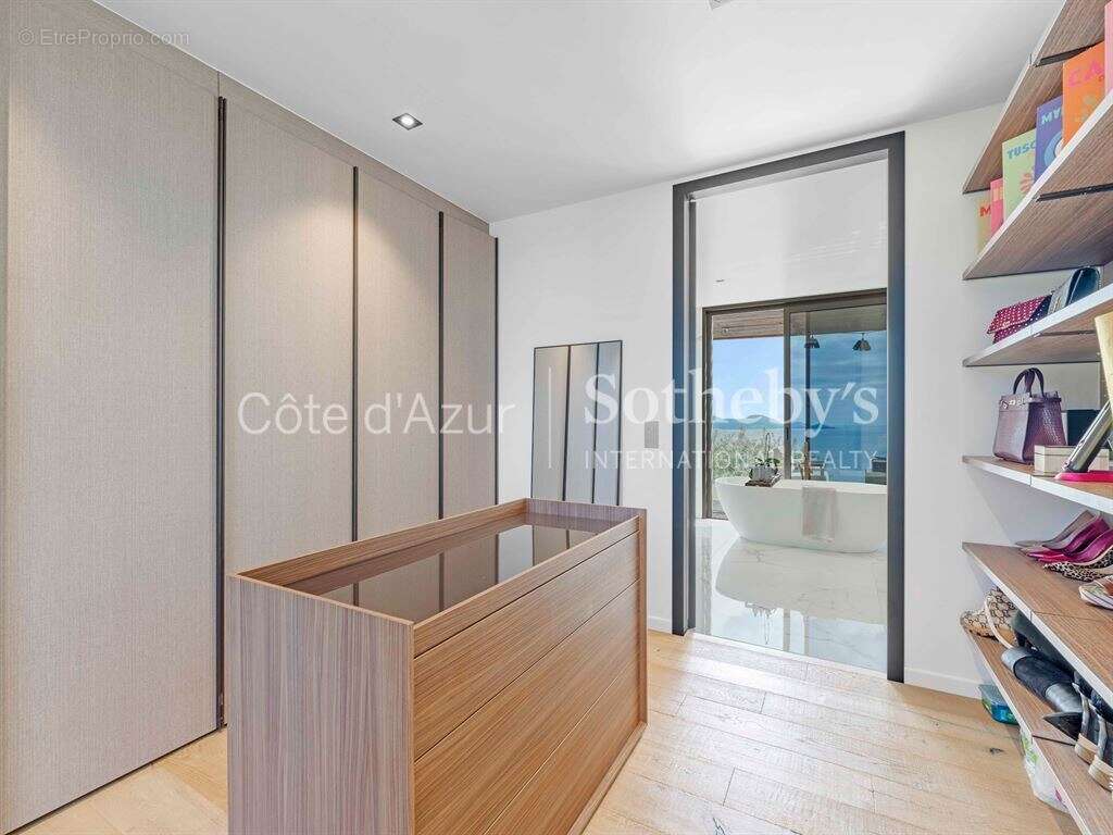 Maison à LES ISSAMBRES