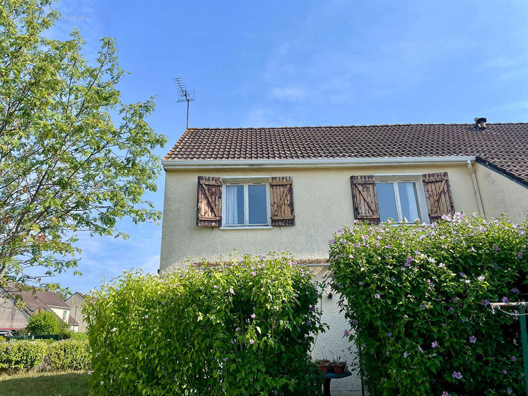 Maison 88 m² à Saint-Florentin  - photo 2