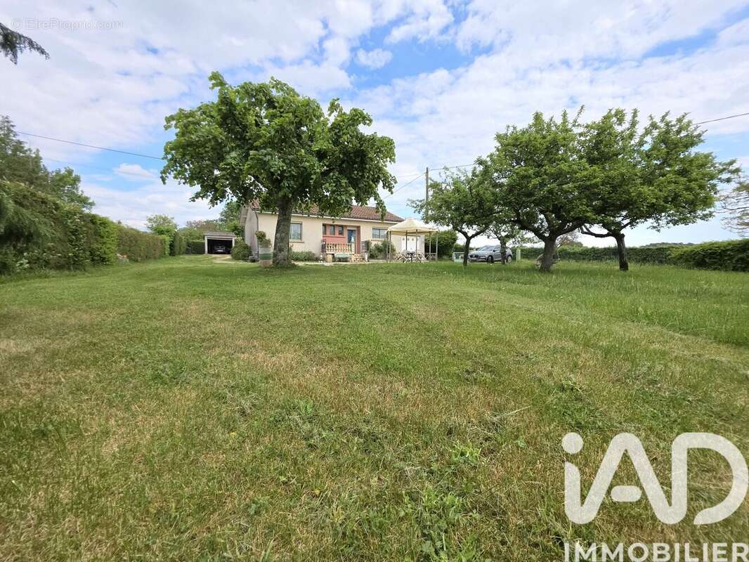 Maison 81 m² à Lavergne  - photo 2