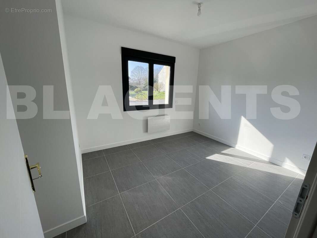 20250216_113000626_iOS - Maison à CHALETTE-SUR-LOING