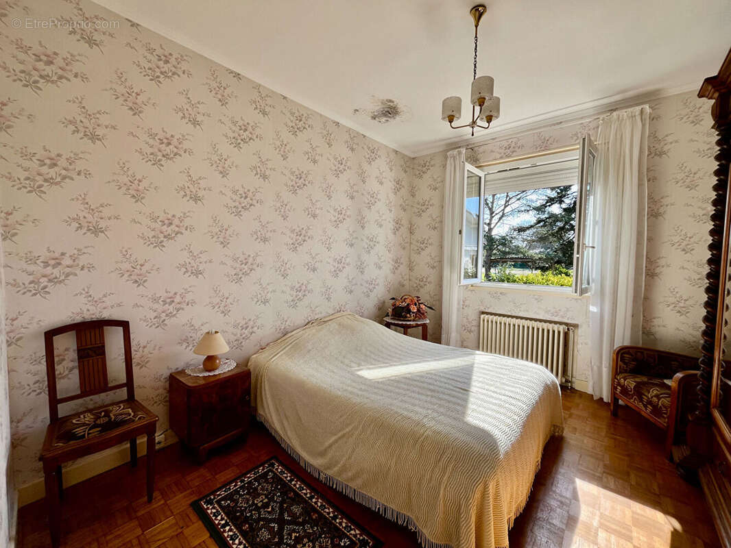 Située à Castelmoron-sur-Lot, au coeur d'un quartier calme et recherché, cette agréable maison de plain-pied offre une surface h - photo 8