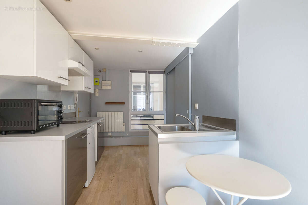 Appartement à PARIS-10E