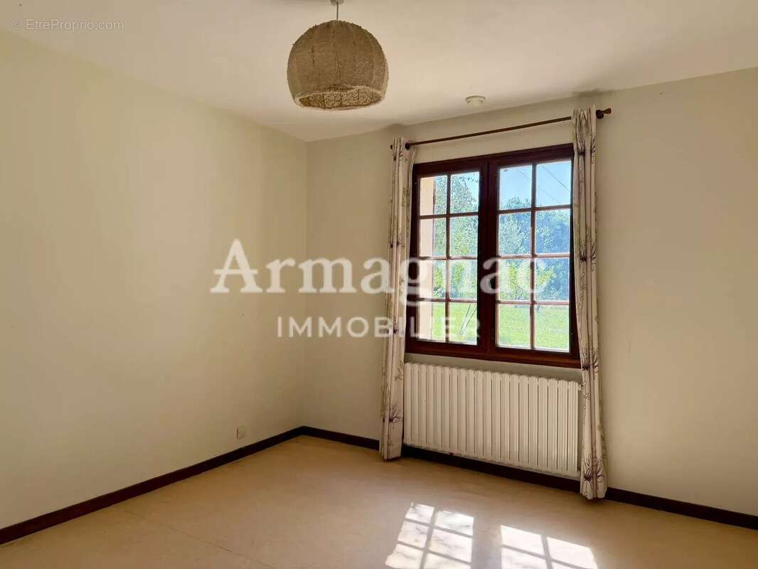 Maison à VIC-FEZENSAC