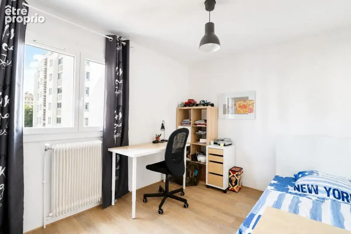 Appartement 6 pièces - Dernier étage - 4 Chambres - Bureau - Terrasse - Parking privé - Cave - Tram Ligne 4 - photo 7