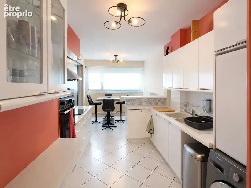3 Pièces lumineux vendu loué avec loggia, parking et vue dégagée - photo 2