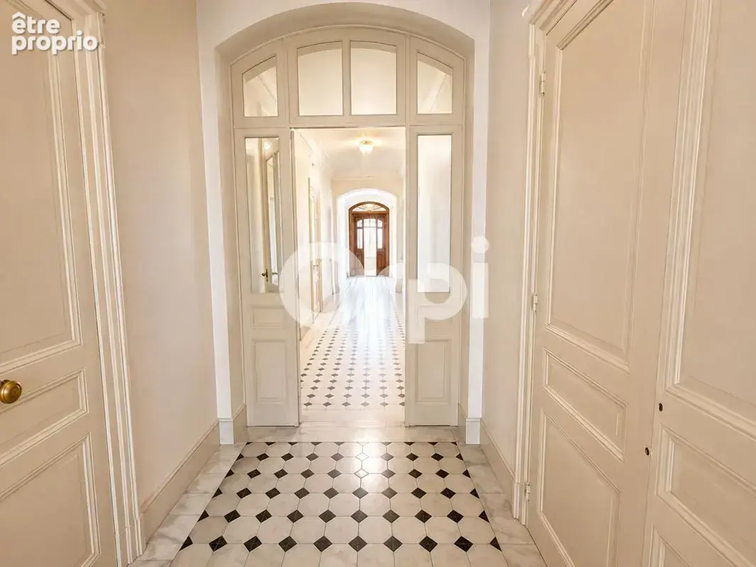 Cannes, vue  exceptionelle mer et le suquet, immeuble d'époque et de renom - photo 17