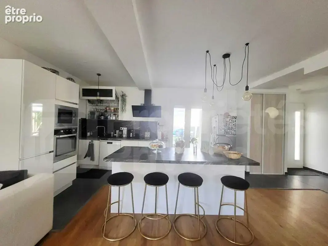 Coup de coeur pour cette maison rénovée, 3 chambres, jardin et stationnement - photo 6