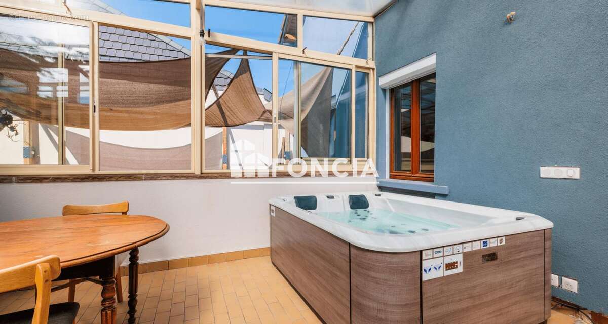 Maison de 139,34 m² et dépendance studio duplex de 24,35 m² sur 4 ares de terrain - LINGOLSHEIM - photo 7