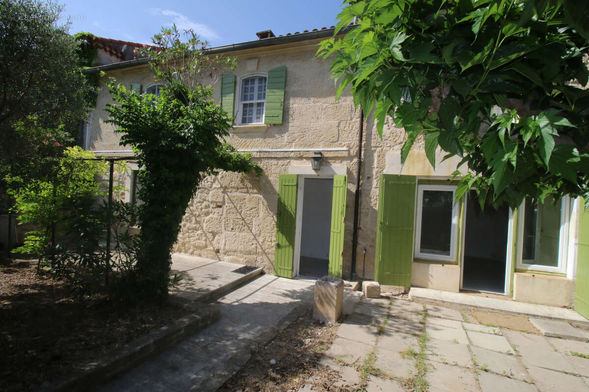 Maison à FONTVIEILLE