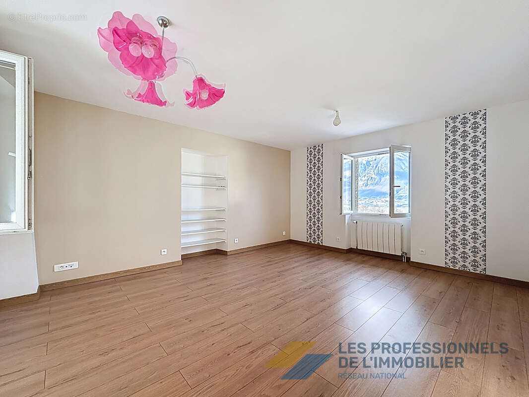 Maison à SAINTE-HELENE-SUR-ISERE