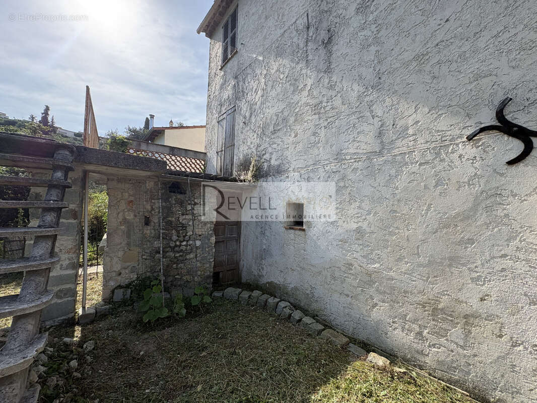 Maison à CASTAGNIERS
