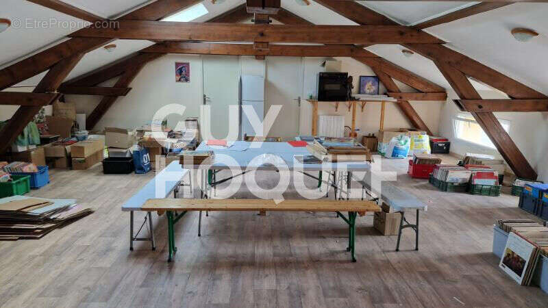 Local commercial Viriat 227 m² dont 95 m2 surface de vente - photo 6