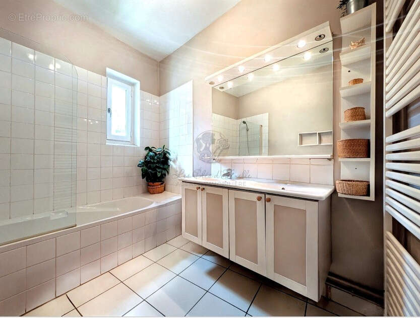 Maison à SAINT-GENIS-LAVAL