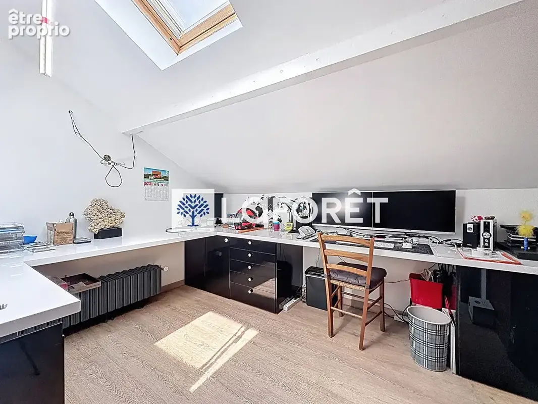 Maison coeur village de Tramoyes de 232,49m² et son terrain avec piscine de 942m² - photo 13
