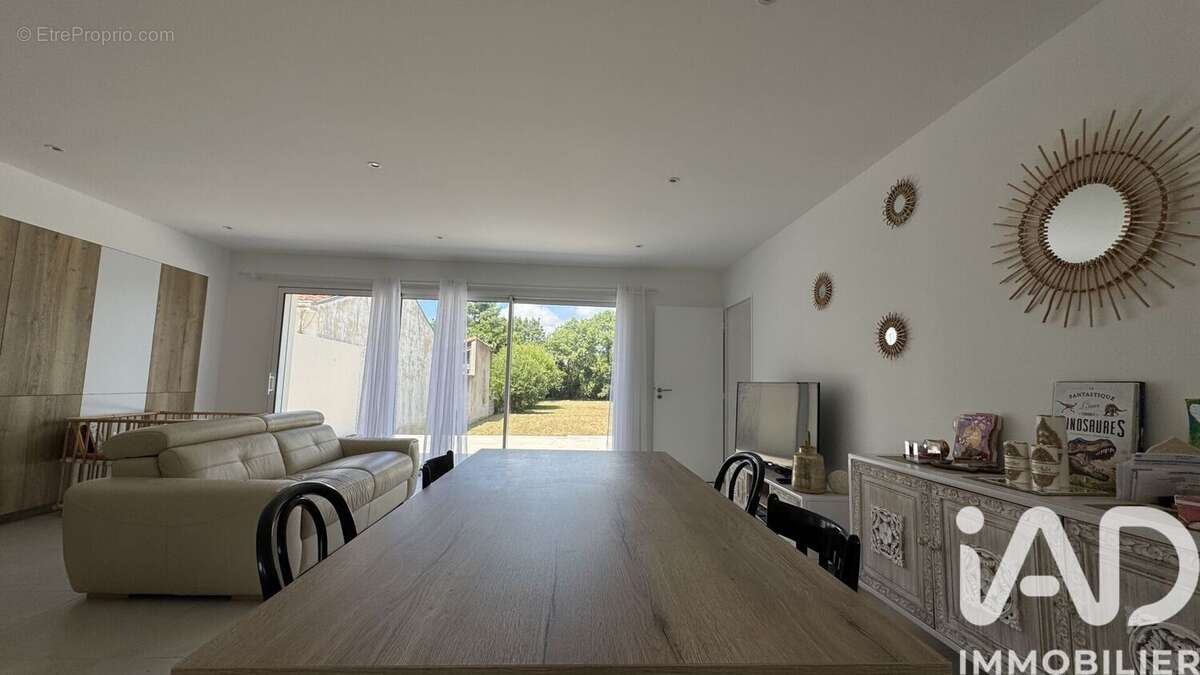 Maison 150 m² à Rochefort  - photo 4
