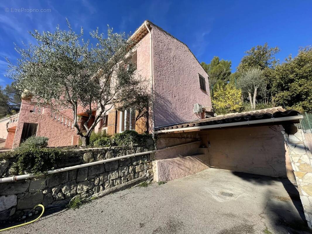 Appartement à CONTES