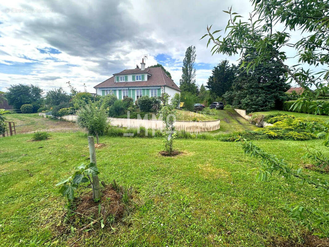 Maison à LUCEAU