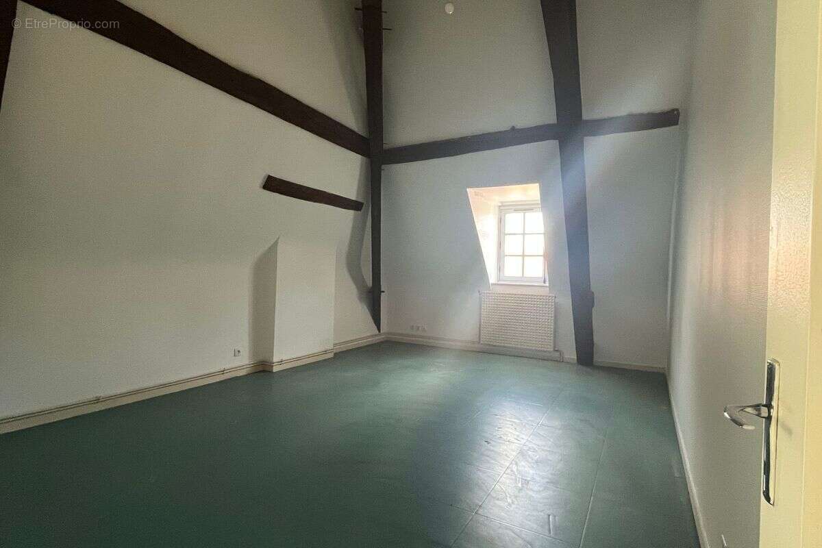 Loches - Proche de la Cité Royale - Appartement T3 - photo 3