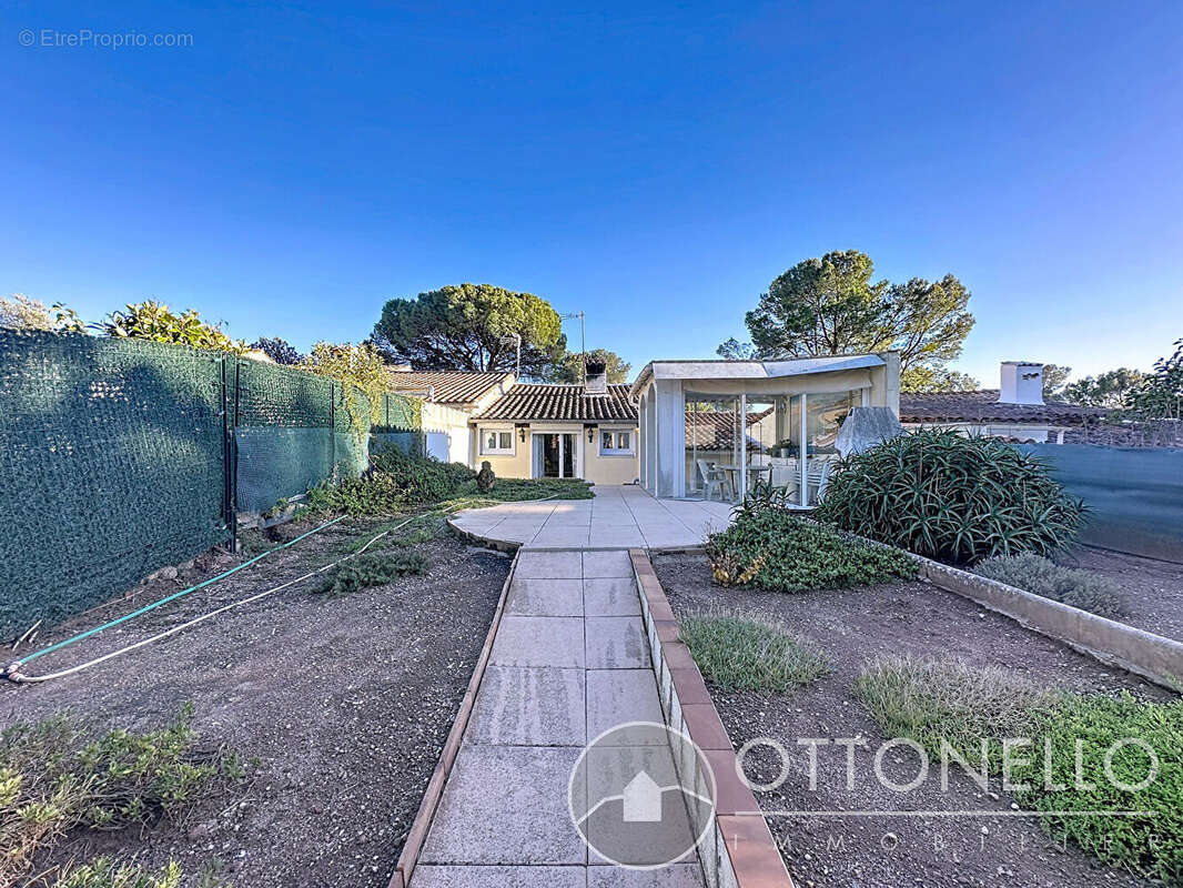 Maison à ROQUEBRUNE-SUR-ARGENS