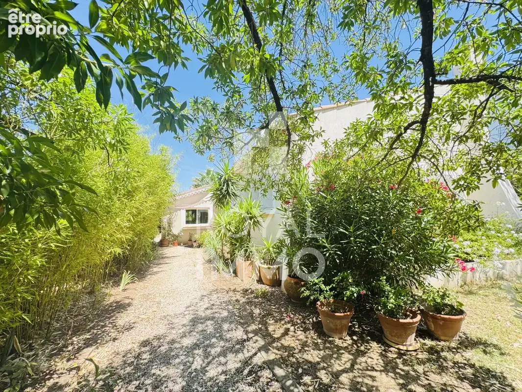 Toulon, Villa de plain-pied avec piscine, 4 chambres et jardin paysager de 1 125 m2 - photo 10