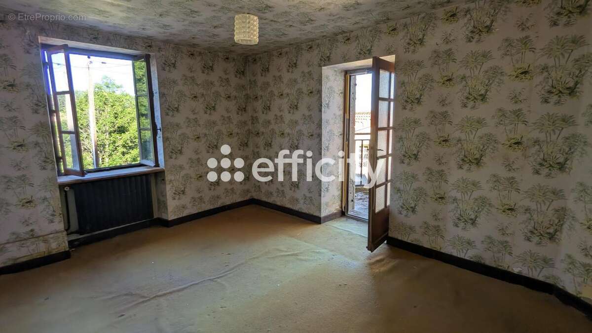 Maison à SAINT-REMY-SUR-DUROLLE