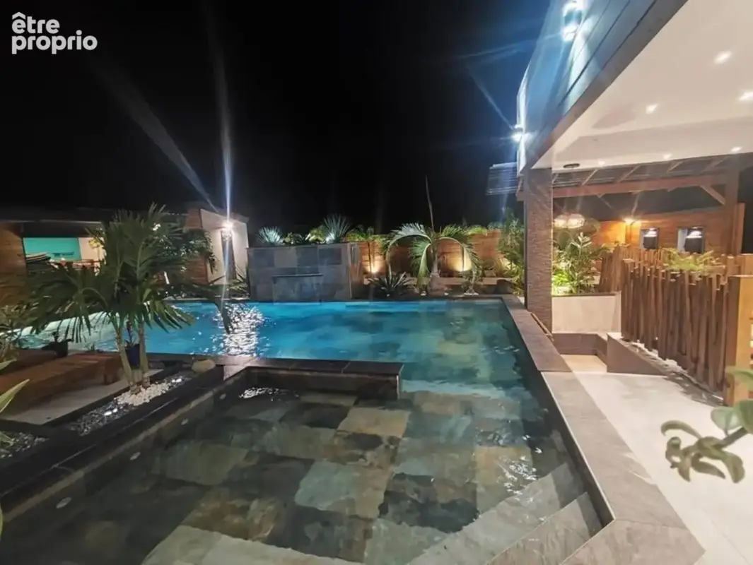 Ensemble immobilier exceptionnel avec piscines à SAINT FRANCOIS (971) - photo 2