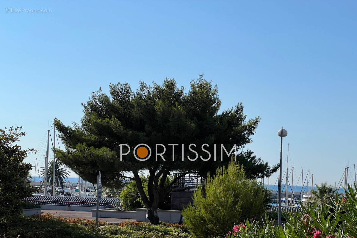 Appartement à SAINT-LAURENT-DU-VAR