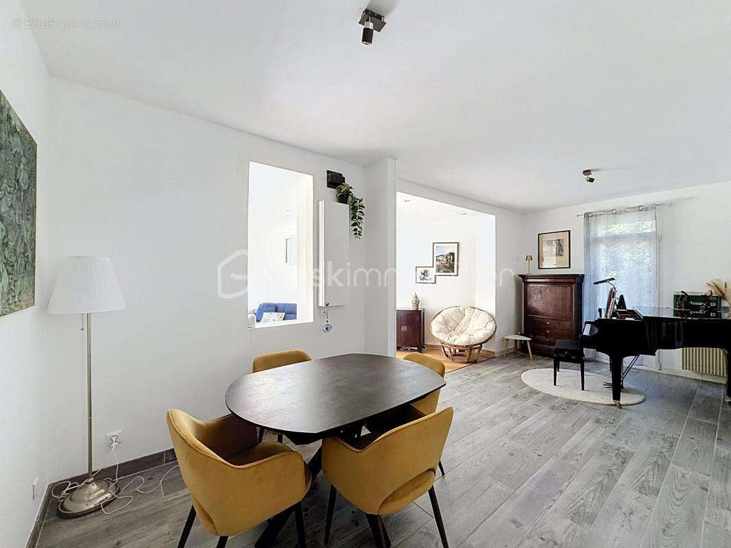Charmante maison familiale avec 2 chambres, bureau et jardin de 497 m² - photo 4