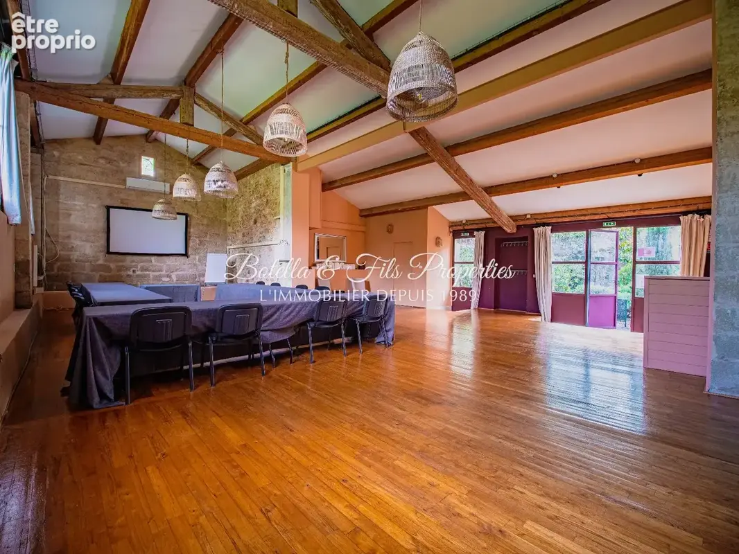 Maison 32 pièces 1 600 m² à vendre à Uzes (30700) - photo 8