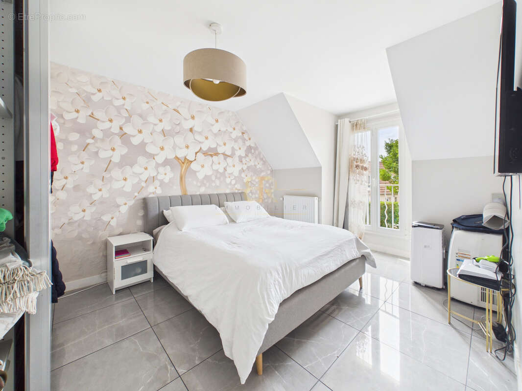 Rue de la Meunerie / Maison familiale / 5 chambres / Jardin - photo 8