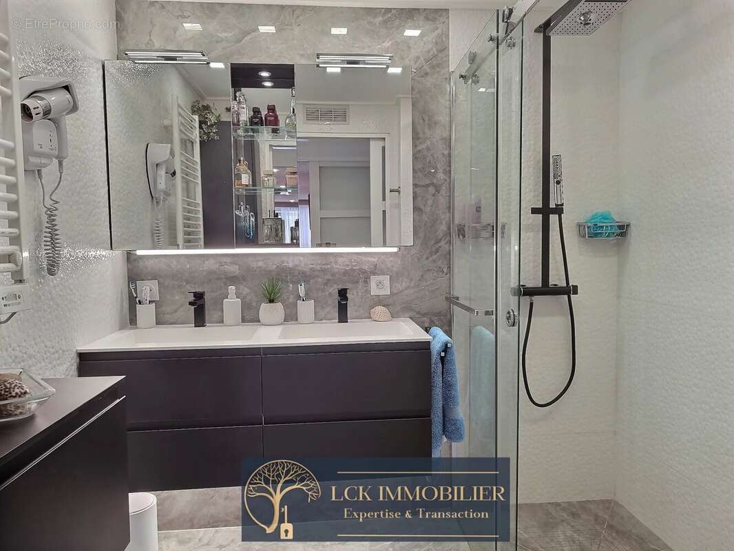 Appartement à PUGET-SUR-ARGENS