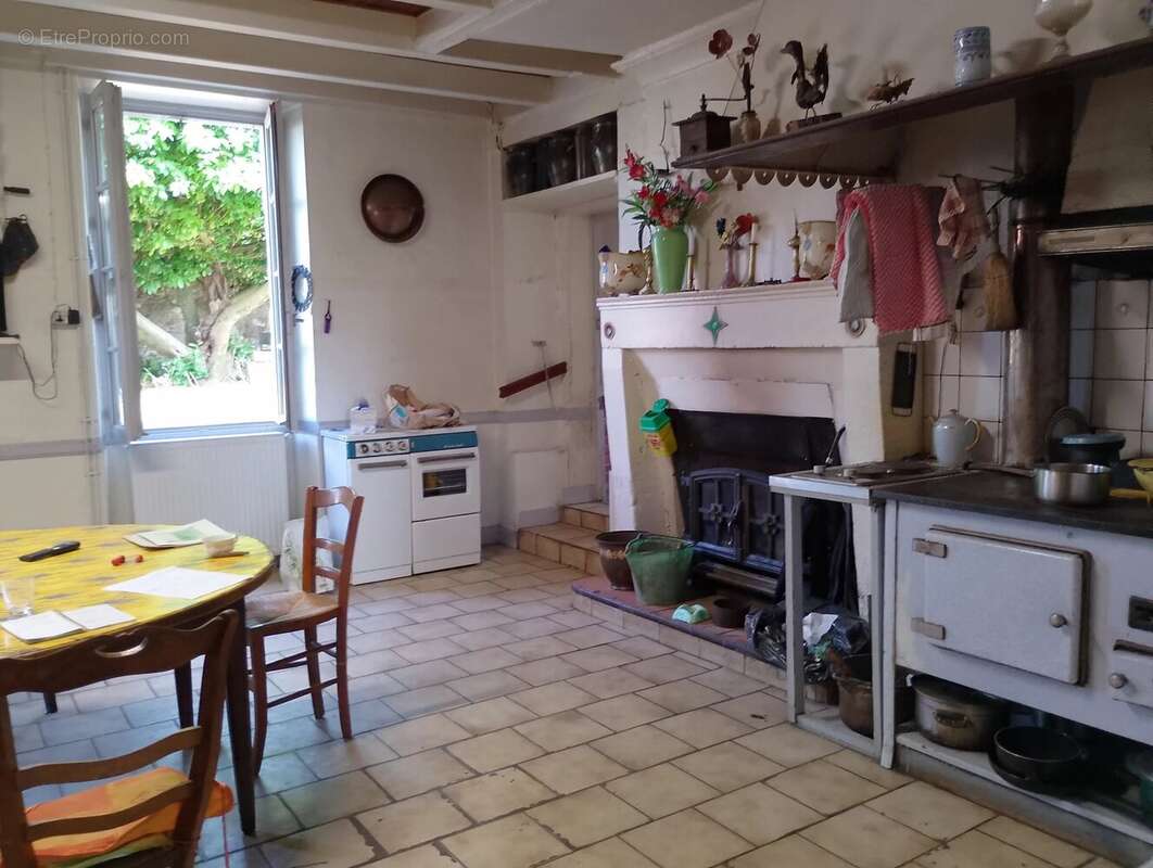 Maison à BAIGNES-SAINTE-RADEGONDE