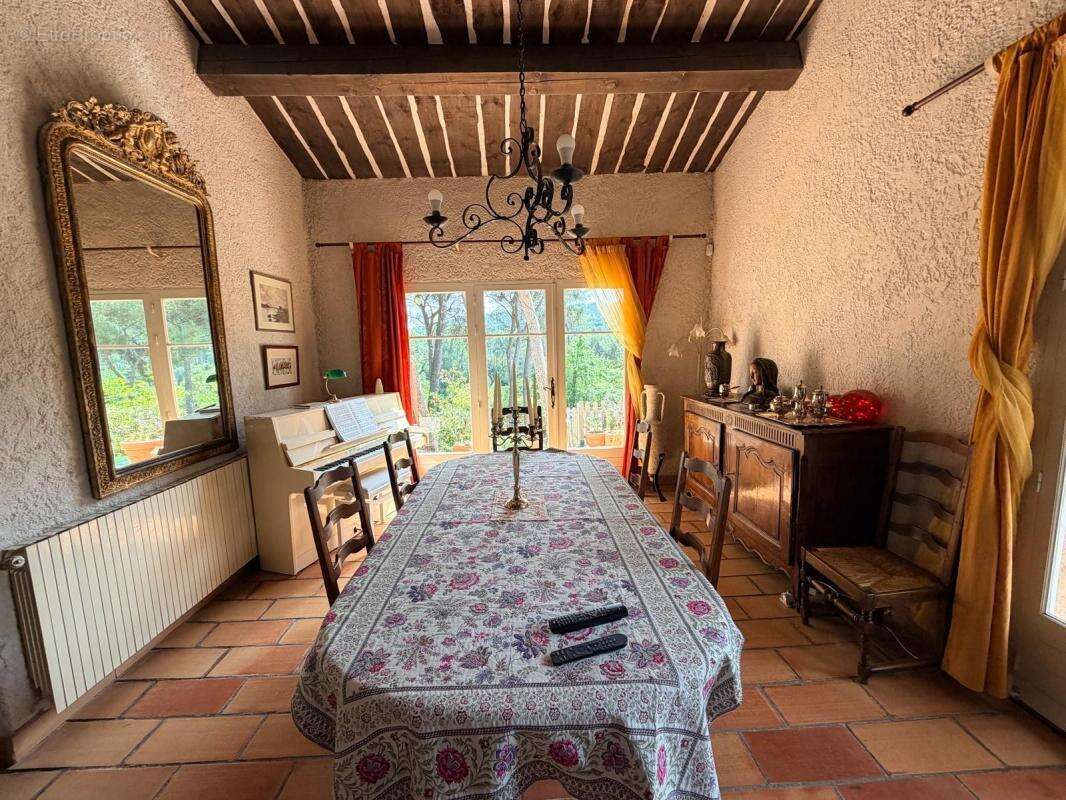 Maison à VENTABREN