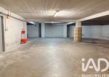 Photo 3 - Parking à PARIS-7E