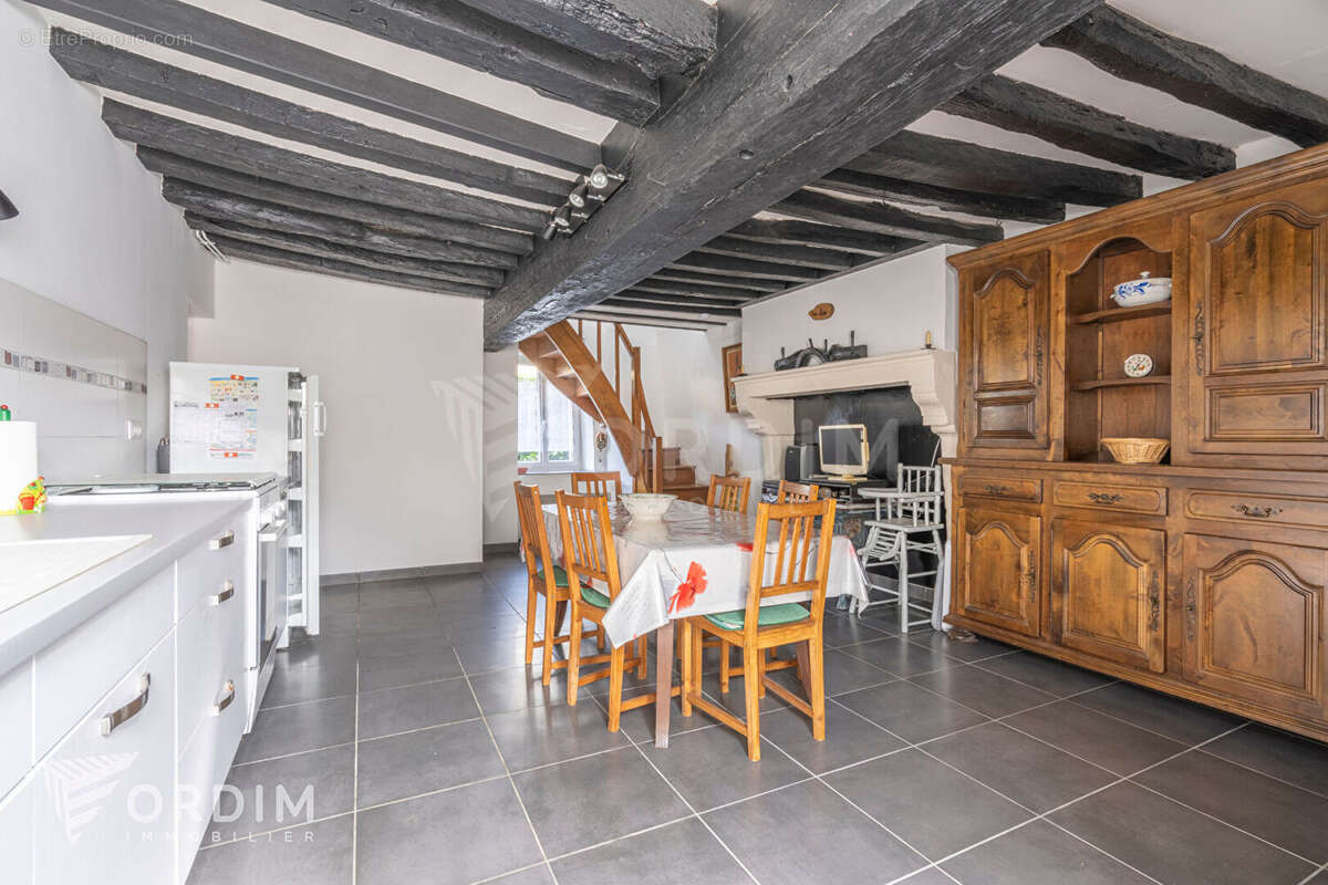 Maison au calme avec terrain agréable, en excellent état - photo 6