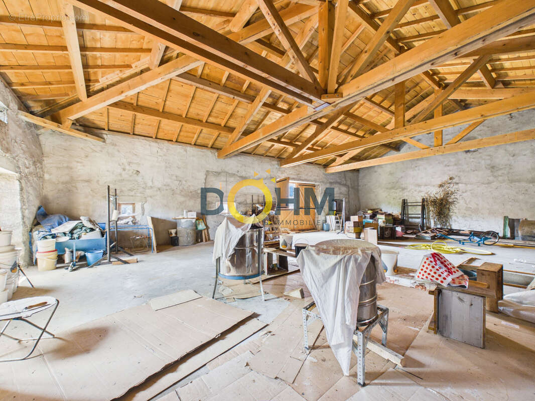 Maison en pierre avec grange et étable   111 m2 habitables   Dépendances de 260 m2 - photo 17