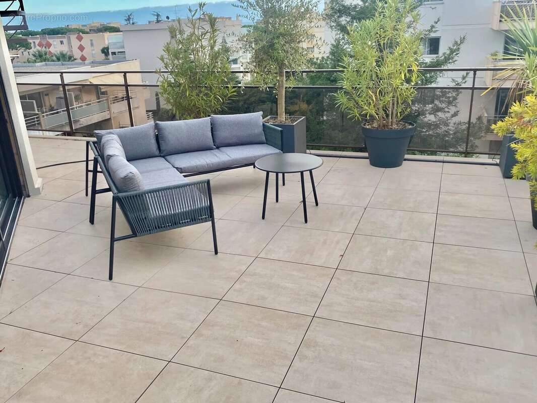 Appartement à SAINT-LAURENT-DU-VAR