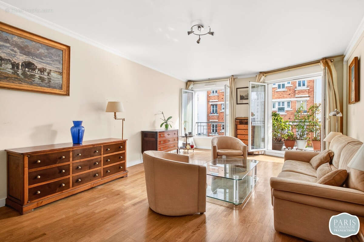 Appartement à LA GARENNE-COLOMBES