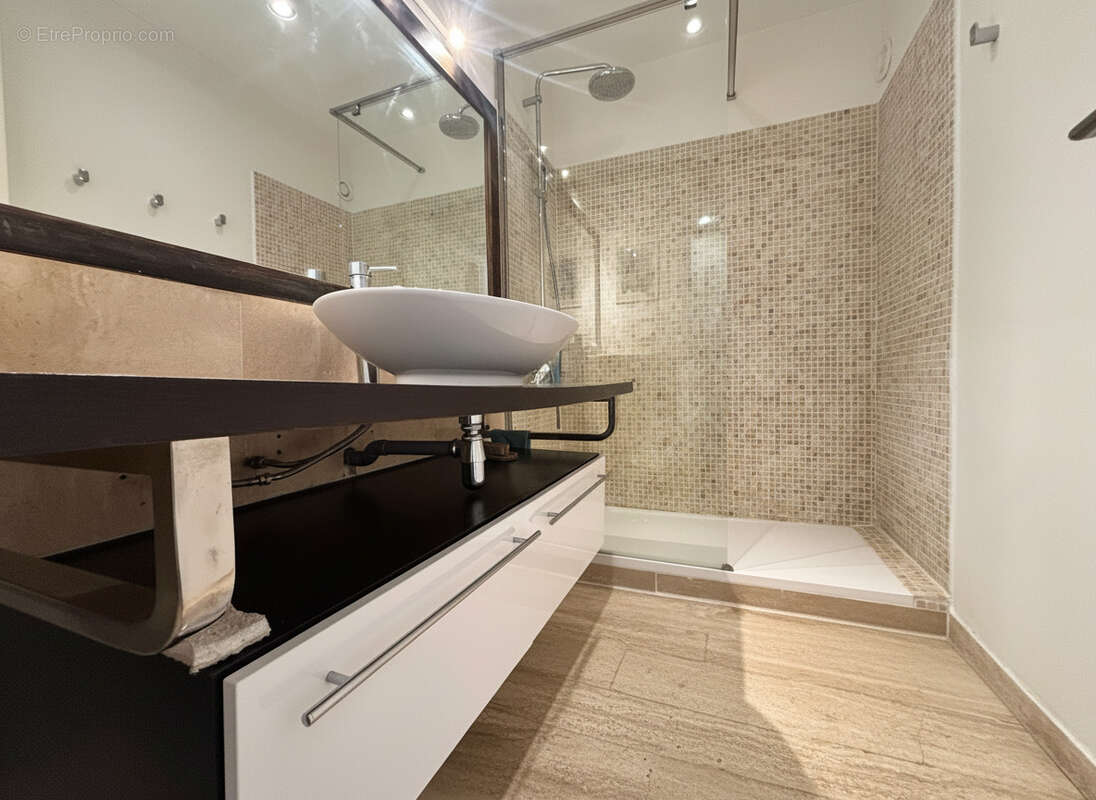 Appartement à MARSEILLE-1E