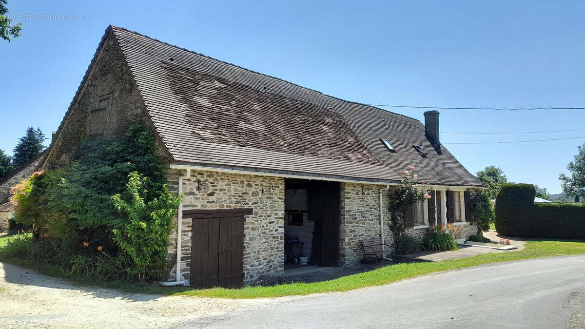 House and barn - Maison à SAINT-PAUL-LA-ROCHE