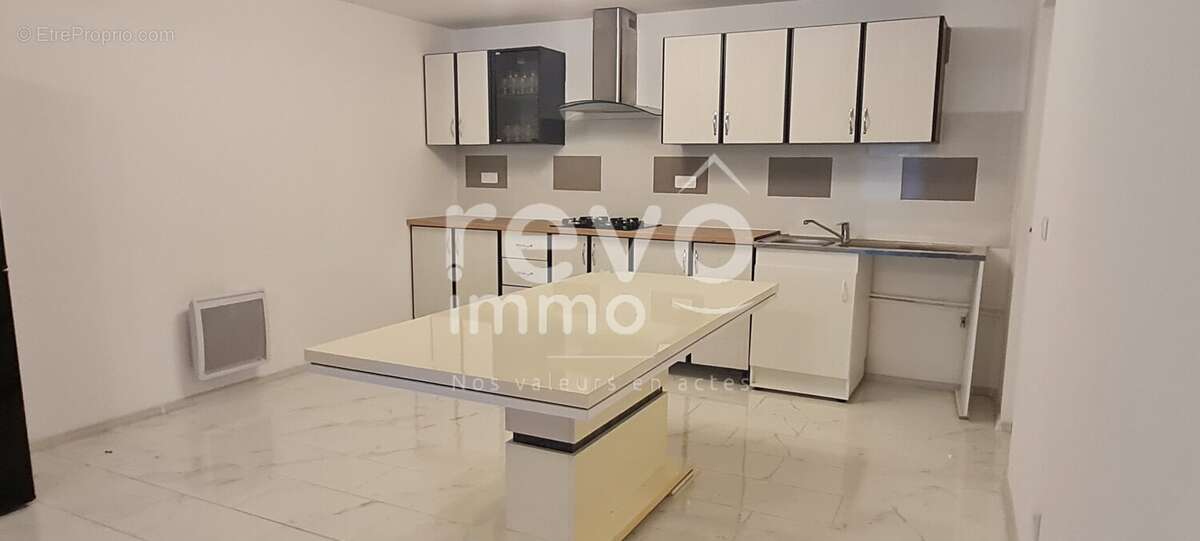 Appartement à MONNIERES