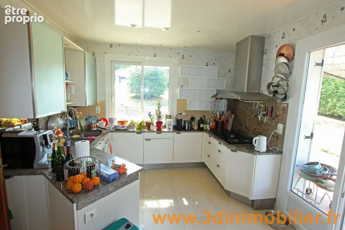 Maison 331 m² à Saint-Amour  - photo 7