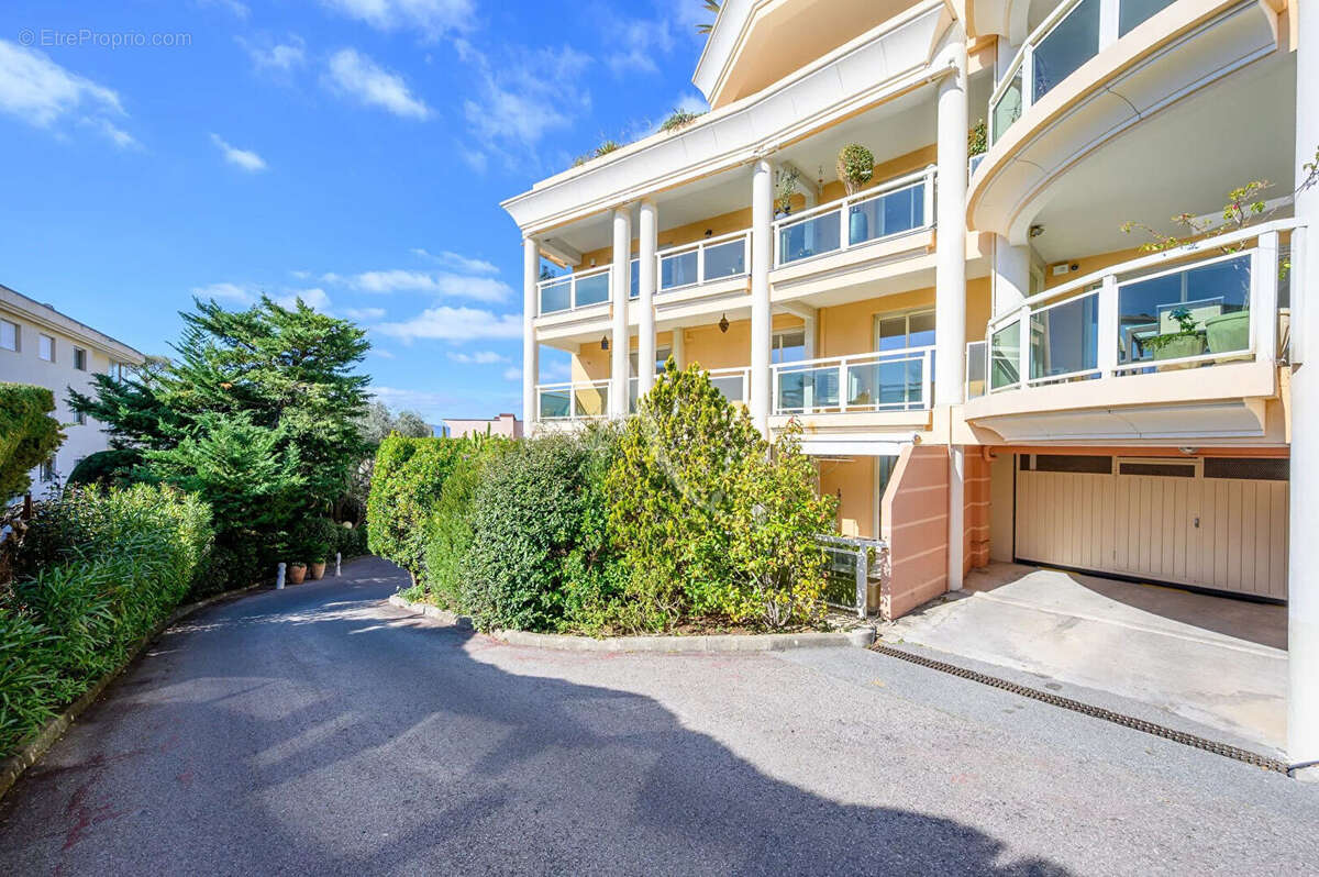 Appartement Le Cannet  (Bréguière) 3p 93 m2 terrasse, garage, piscine - photo 16