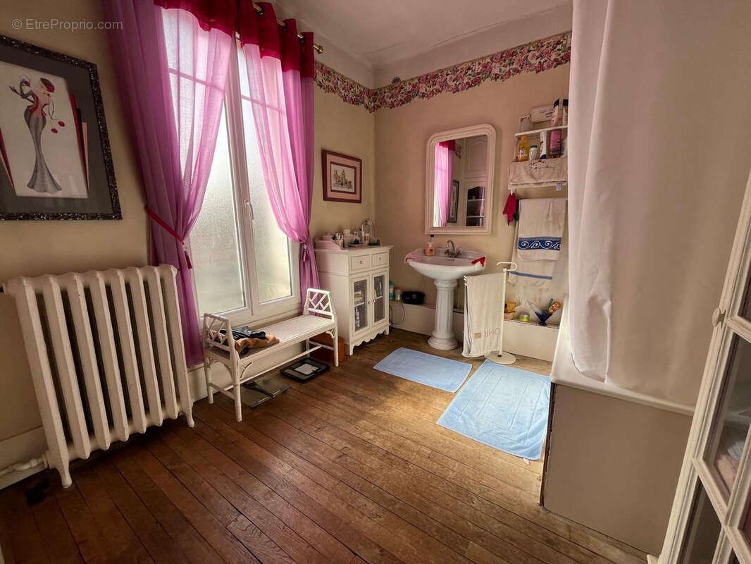 Maison à COUILLY-PONT-AUX-DAMES