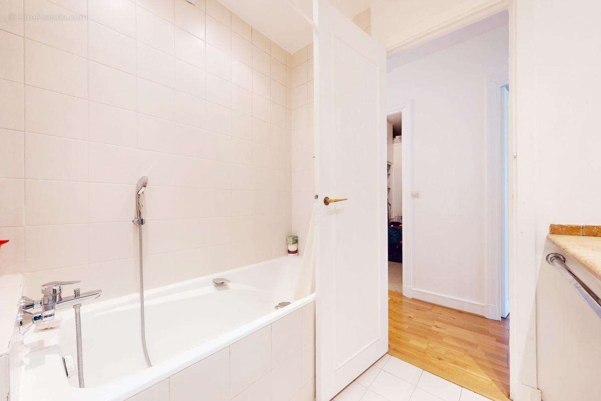 Appartement à PARIS-7E