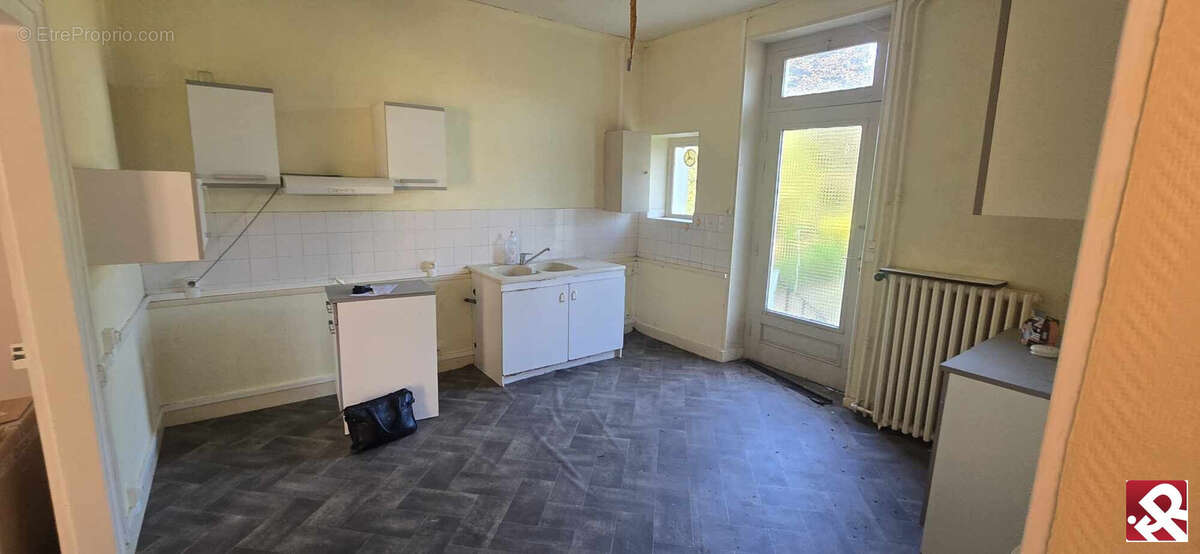 Maison 215 m² à Sainte-Feyre  - photo 5