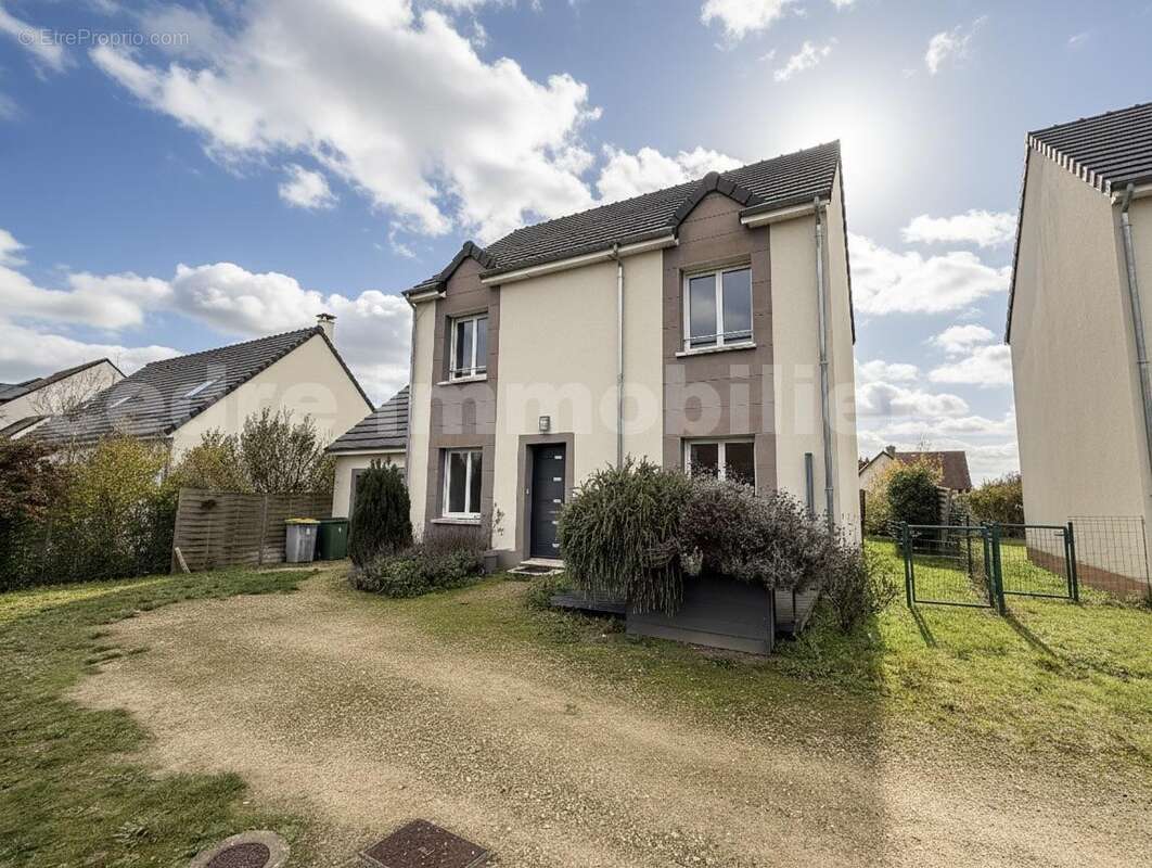 Gemini_Generated_Image_ufqrv6ufqrv6ufqr - Maison à SAINT-DENIS-EN-VAL