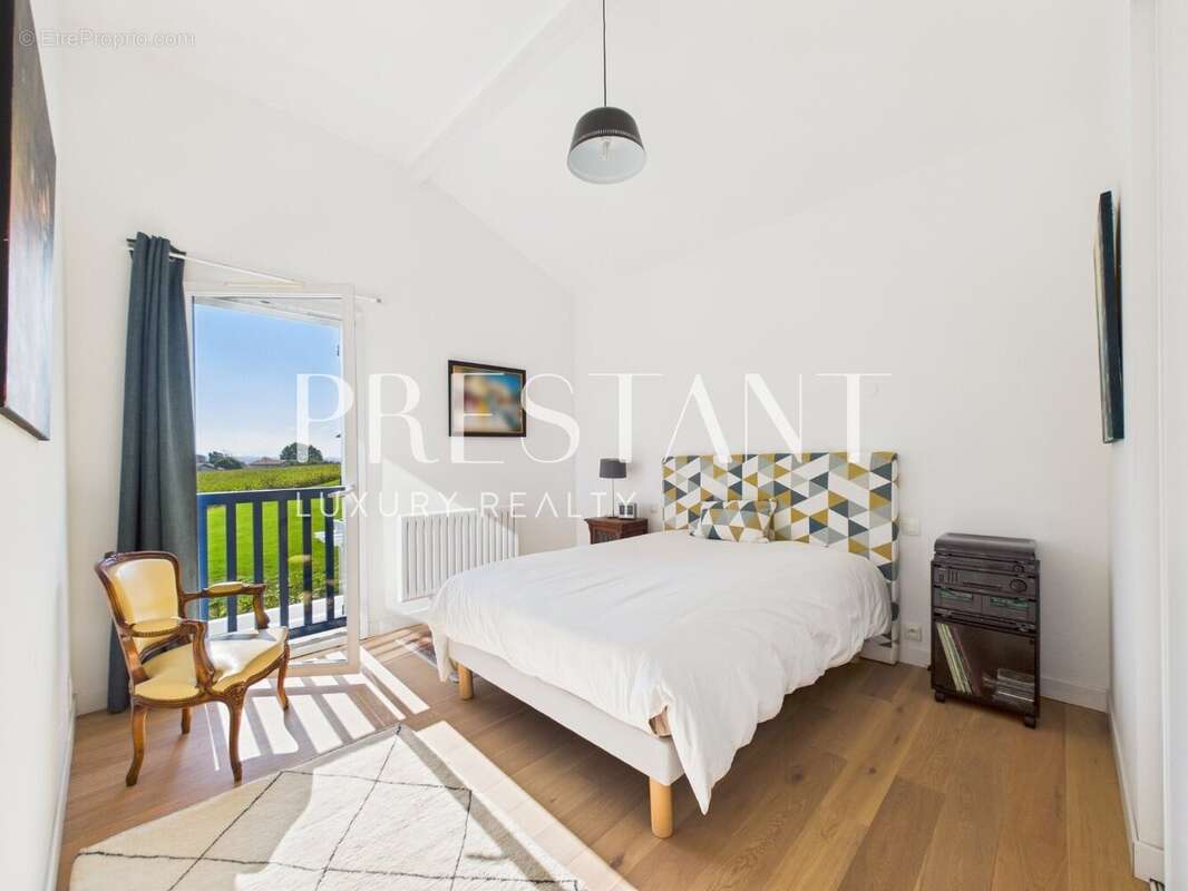 Bidart  Maison contemporaine avec piscine et vue montagne - photo 13