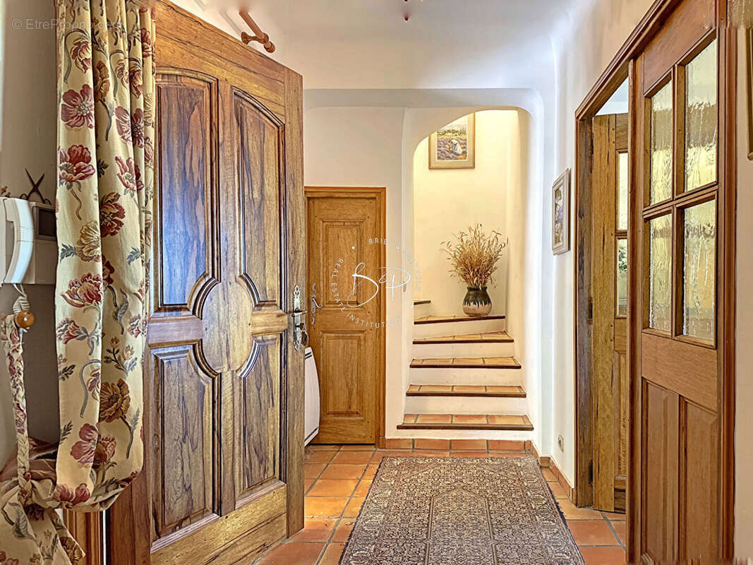 TOURTOUR A VENDRE belle propriété 5 chambres 3700 m2 de terrain - photo 7