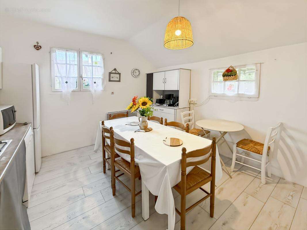 Maison à LASSAY-SUR-CROISNE